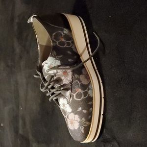 Ellen Degeneres flats